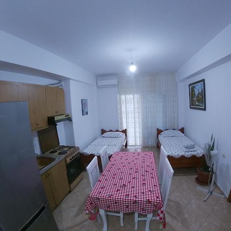 Tulipani Apartments Near Port Sarandë Esterno foto