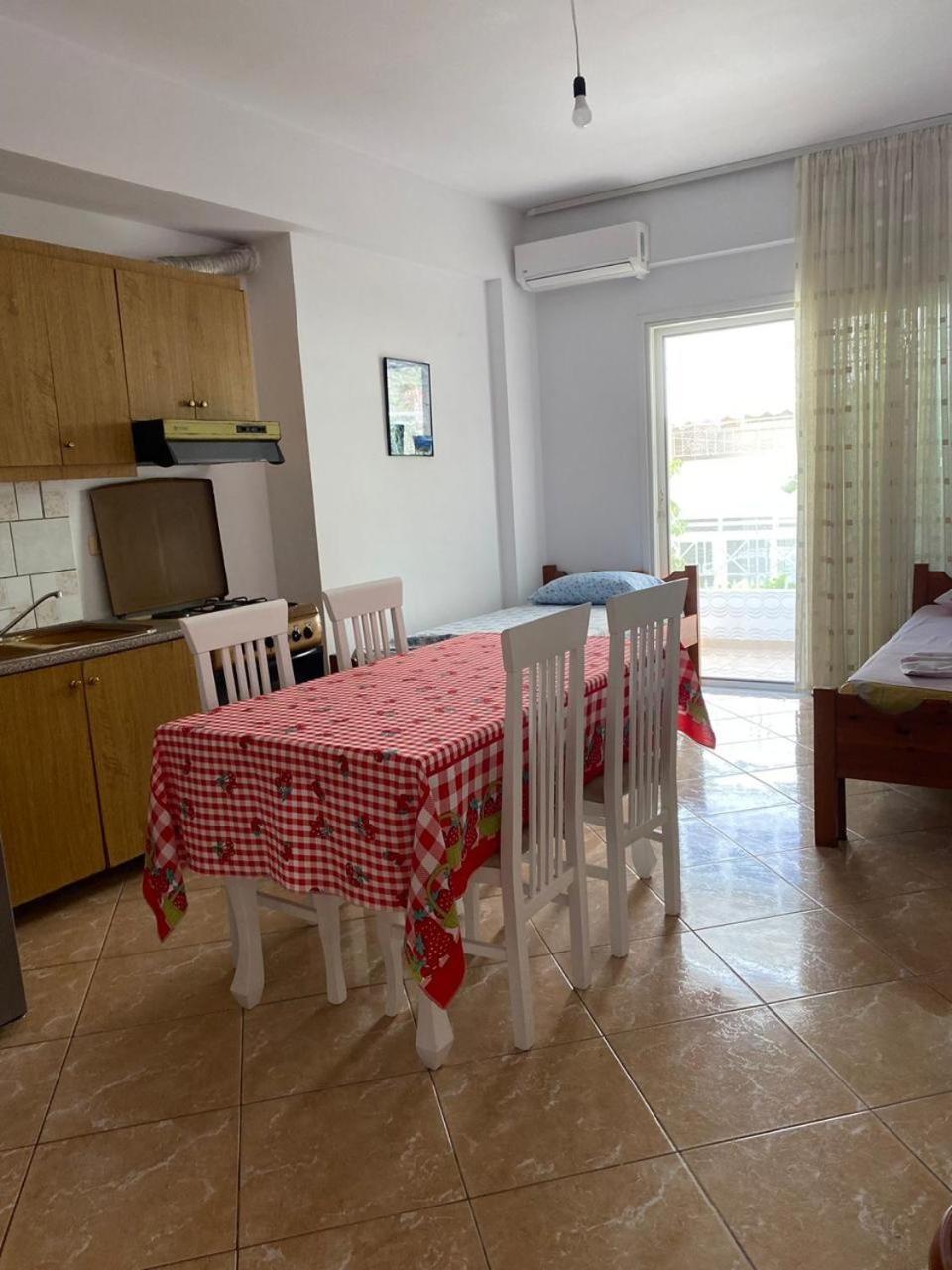 Tulipani Apartments Near Port Sarandë Esterno foto
